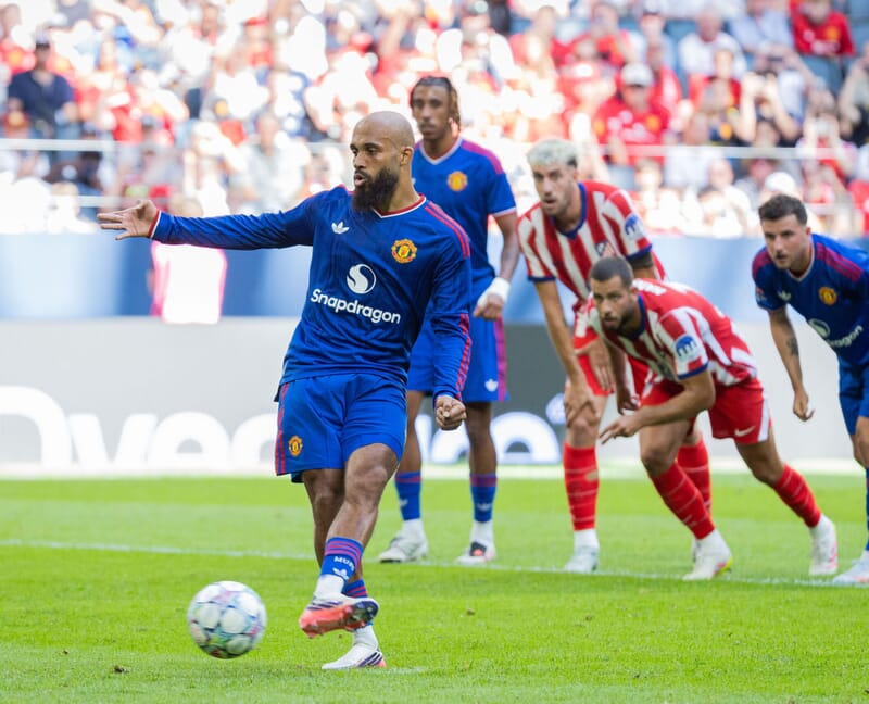 Manchester united hospitality 5 GettyImages 2287873810 ManchesterUnited 1 scaled.jpg?w=800&h=648&scale